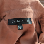 Thumbnail for Jolie chemise brun rouille décontractée de marque Dynamite