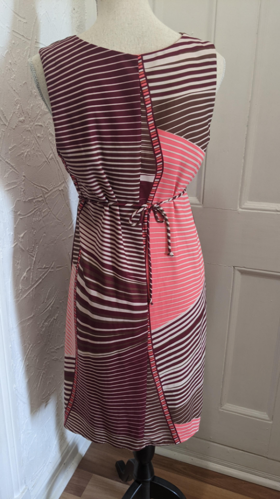 Image for Jolie robe sans manches Le Château avec cordon à la taille
