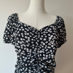 Featured thumbnail for Crop top noir fleuri
