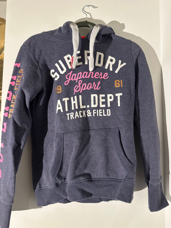 Featured image for Chandail Superdry bleu