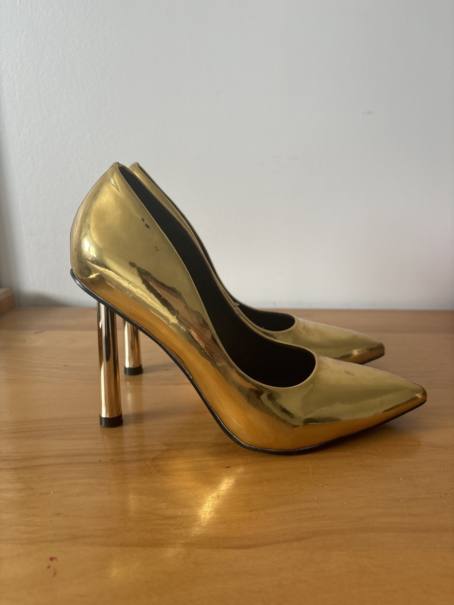 Featured image for Souliers à talons hauts de couleur or