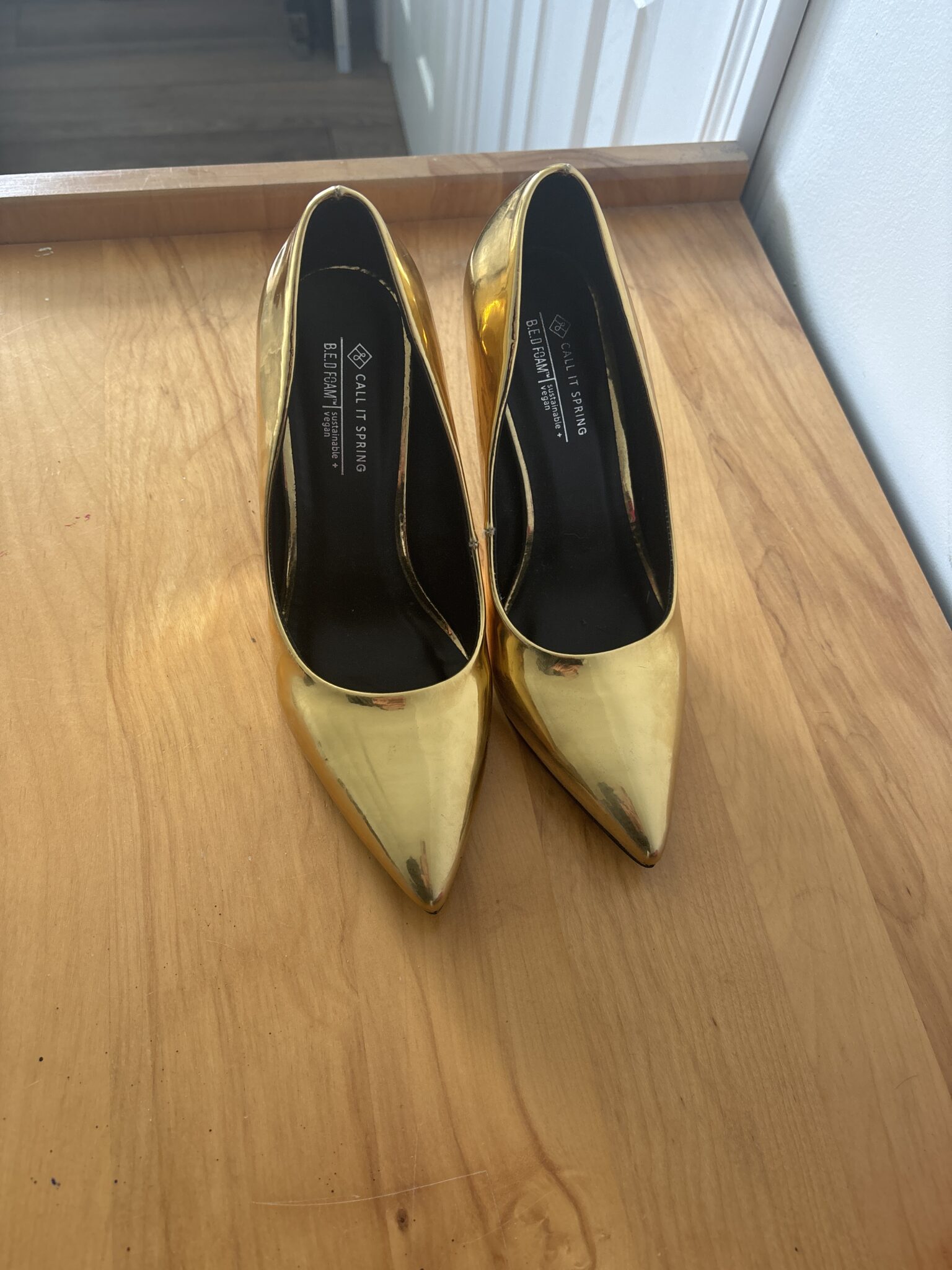 Image for Souliers à talons hauts de couleur or