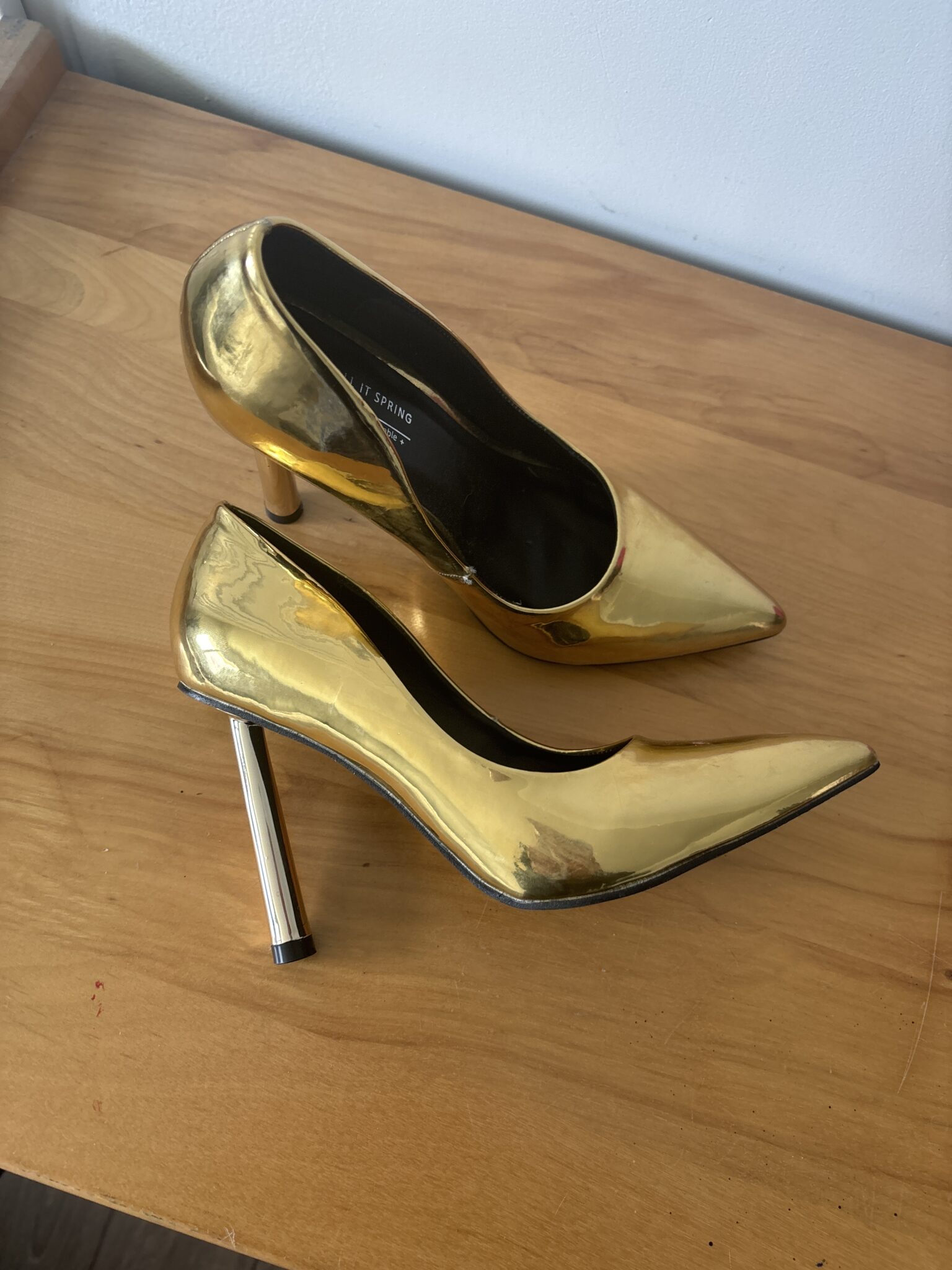 Image for Souliers à talons hauts de couleur or