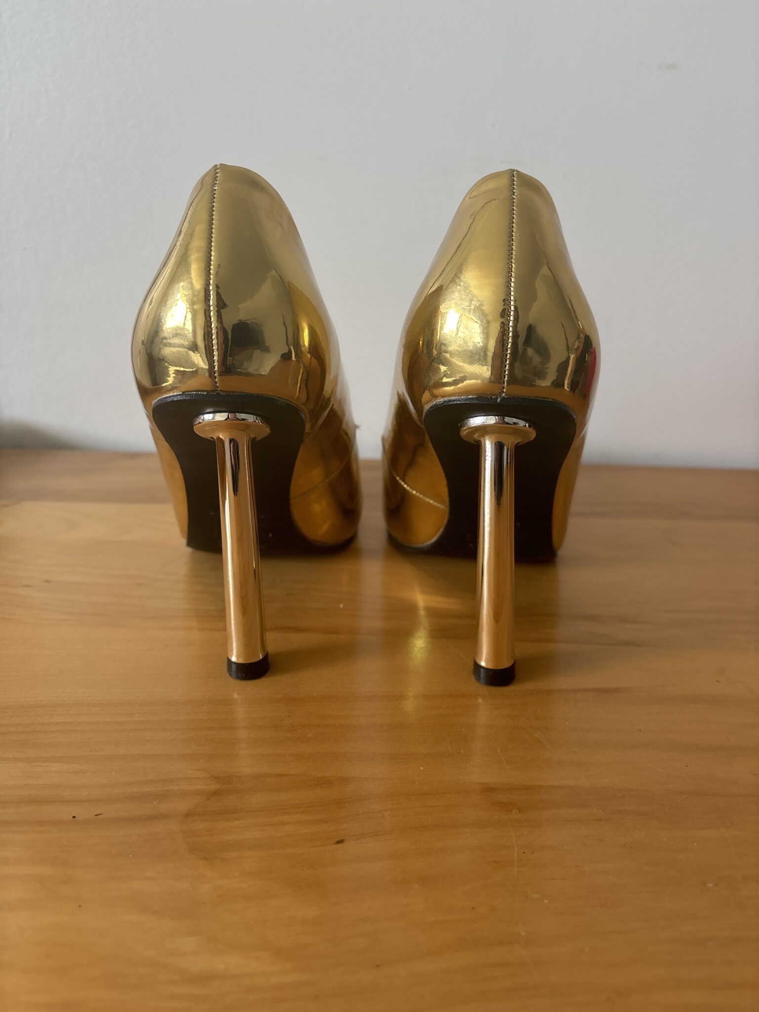 Image for Souliers à talons hauts de couleur or