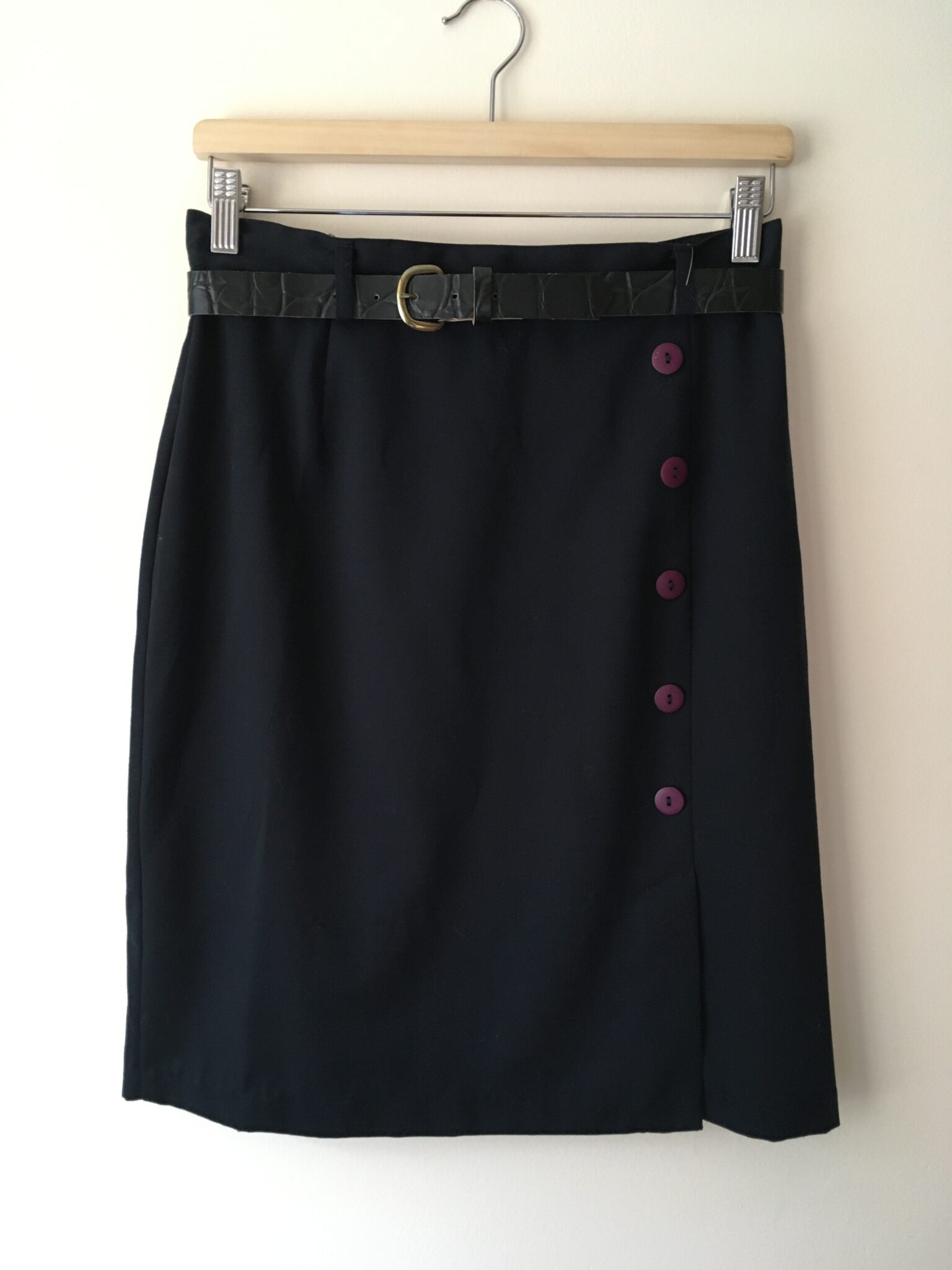 Featured image for Vintage high waist buttoned skirt