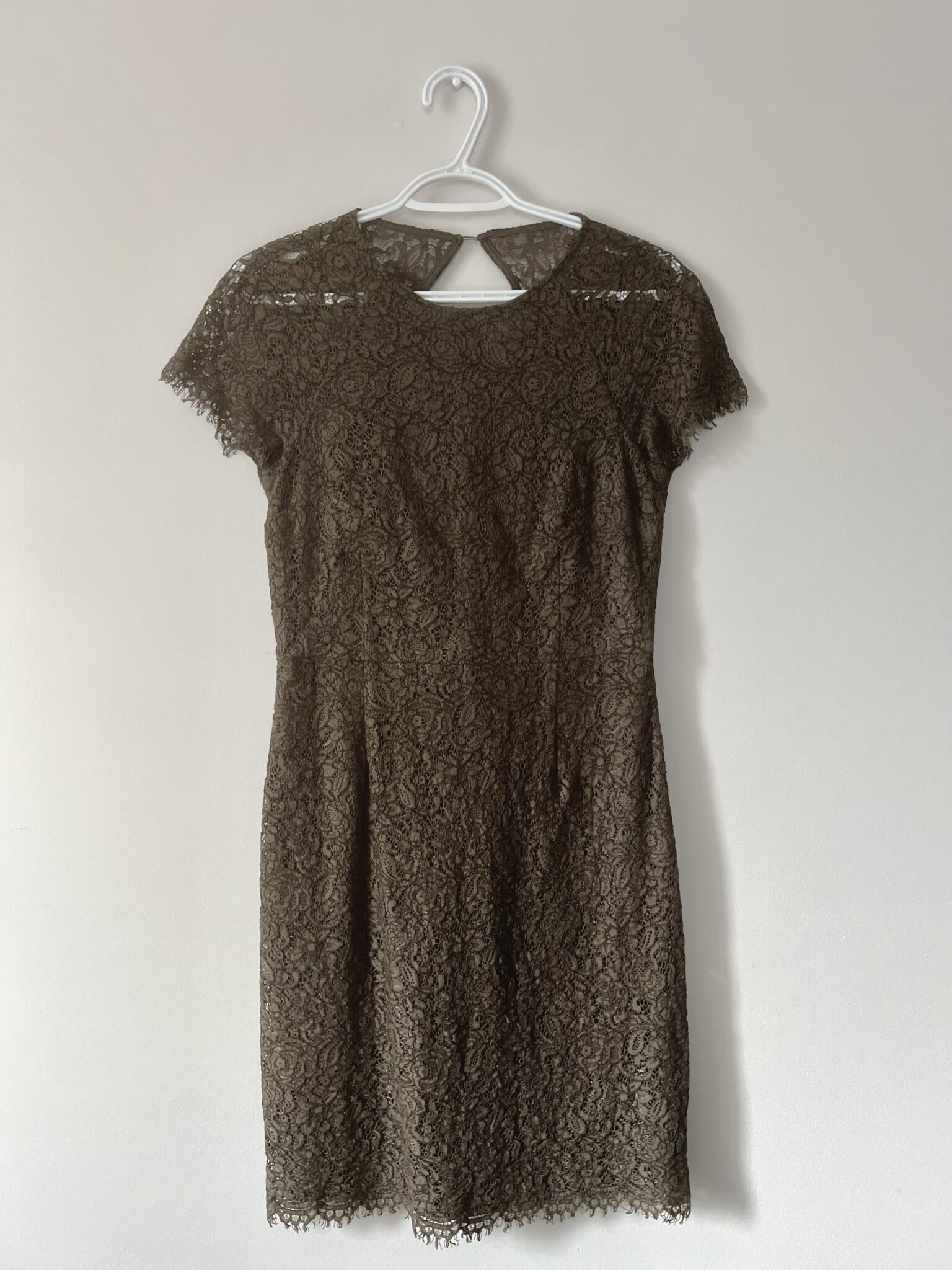 Featured image for Green lace dress Banana Republic
