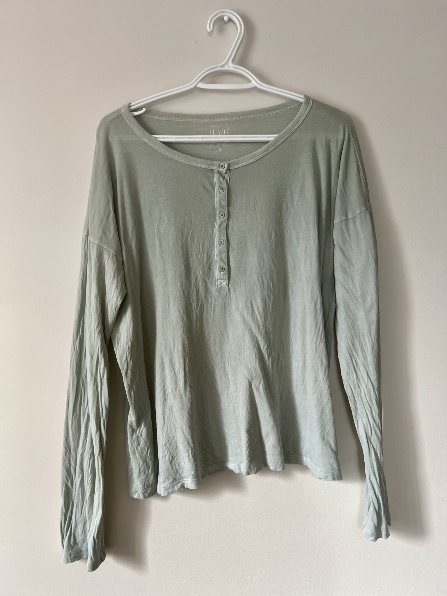 Featured image for T-shirt Chandail Manches Longues Vert Sauge Gap