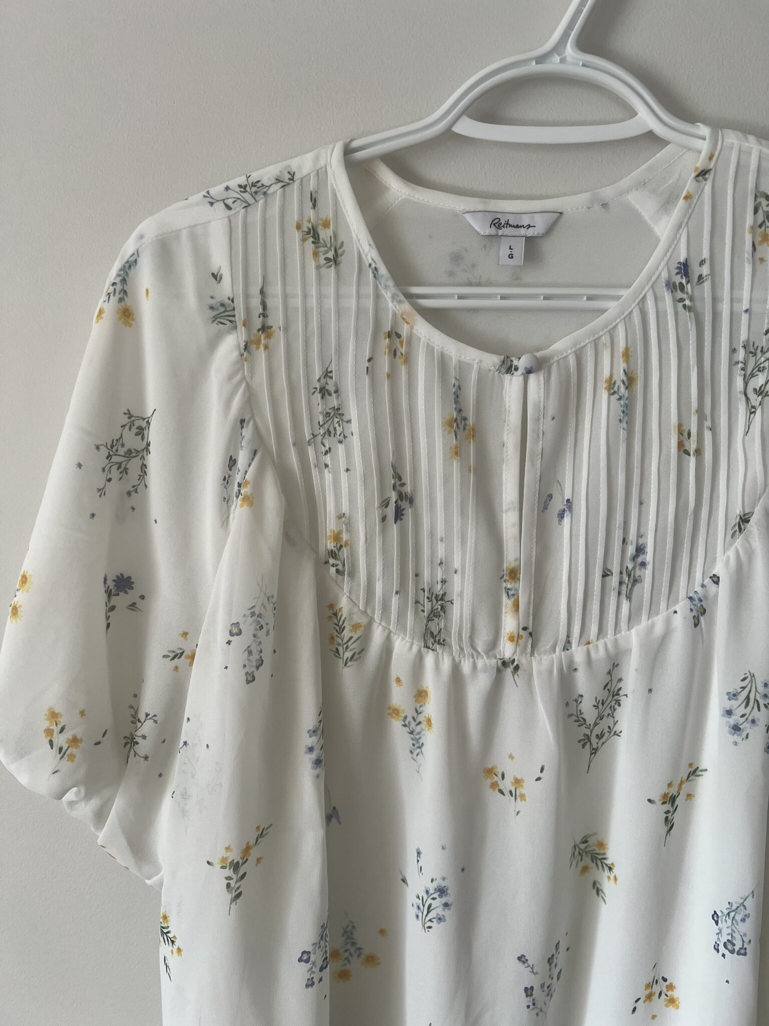Image for Lightweight floral blouse with puffed short sleeves