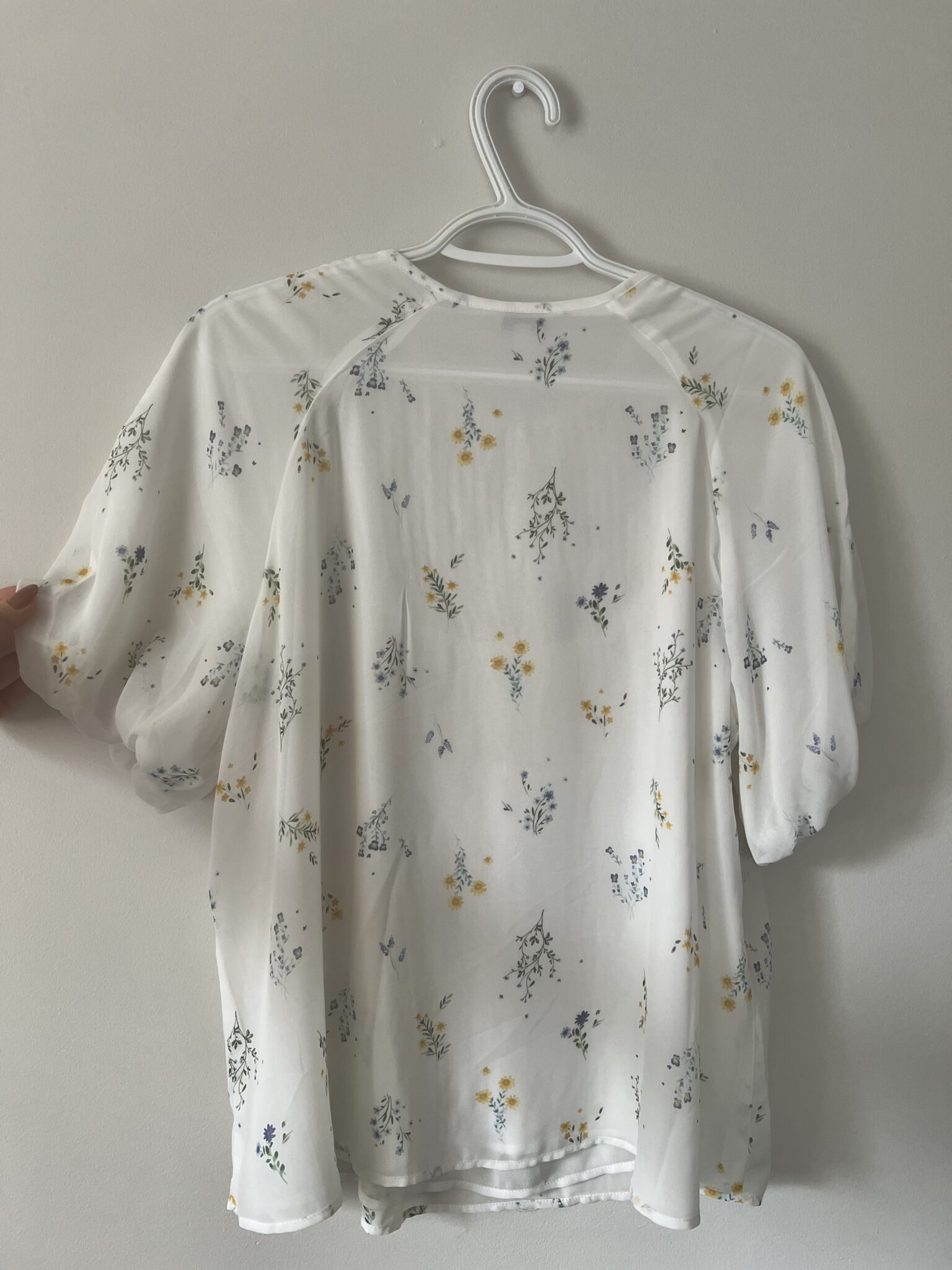 Image for Lightweight floral blouse with puffed short sleeves