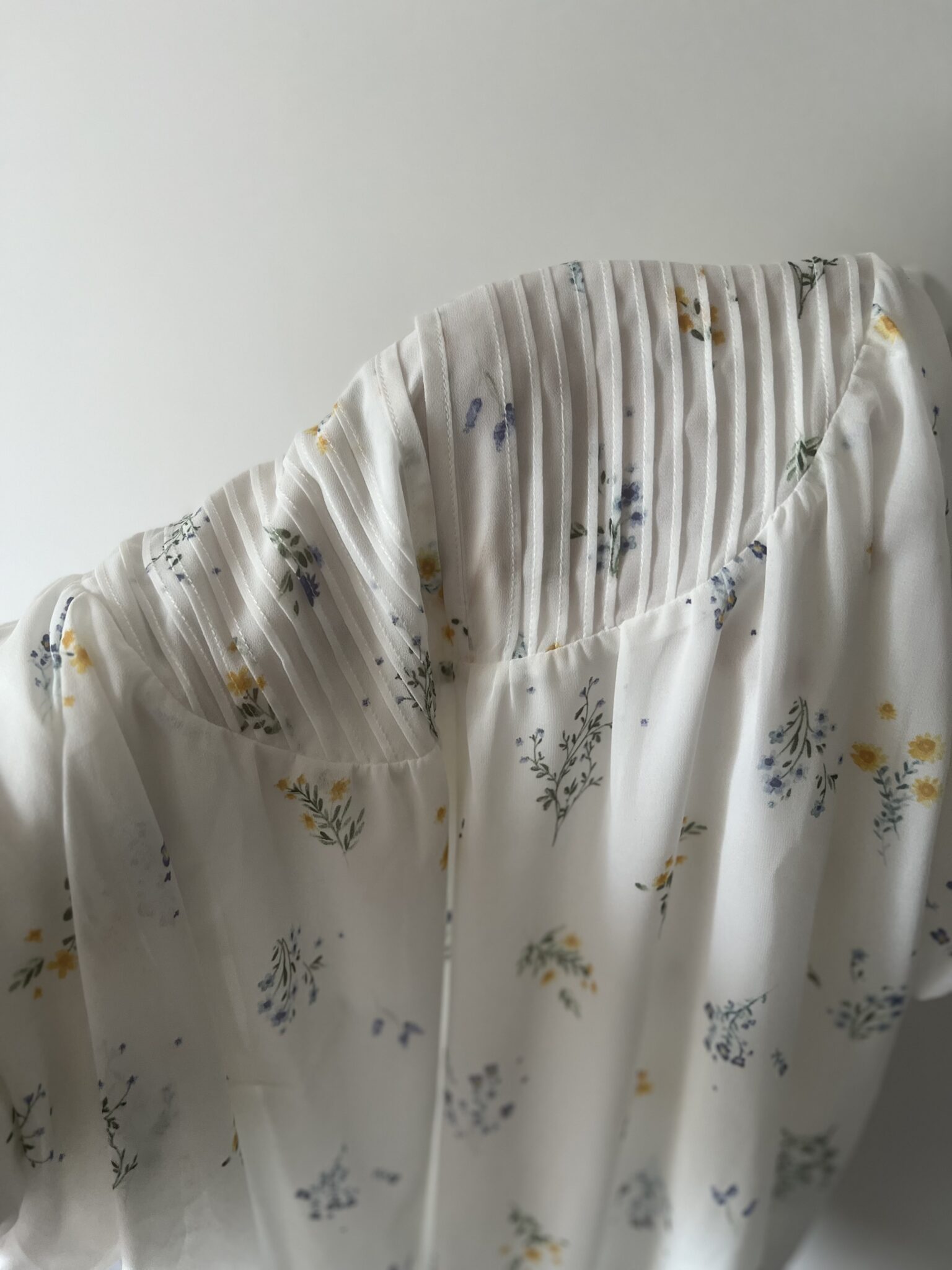 Image for Lightweight floral blouse with puffed short sleeves