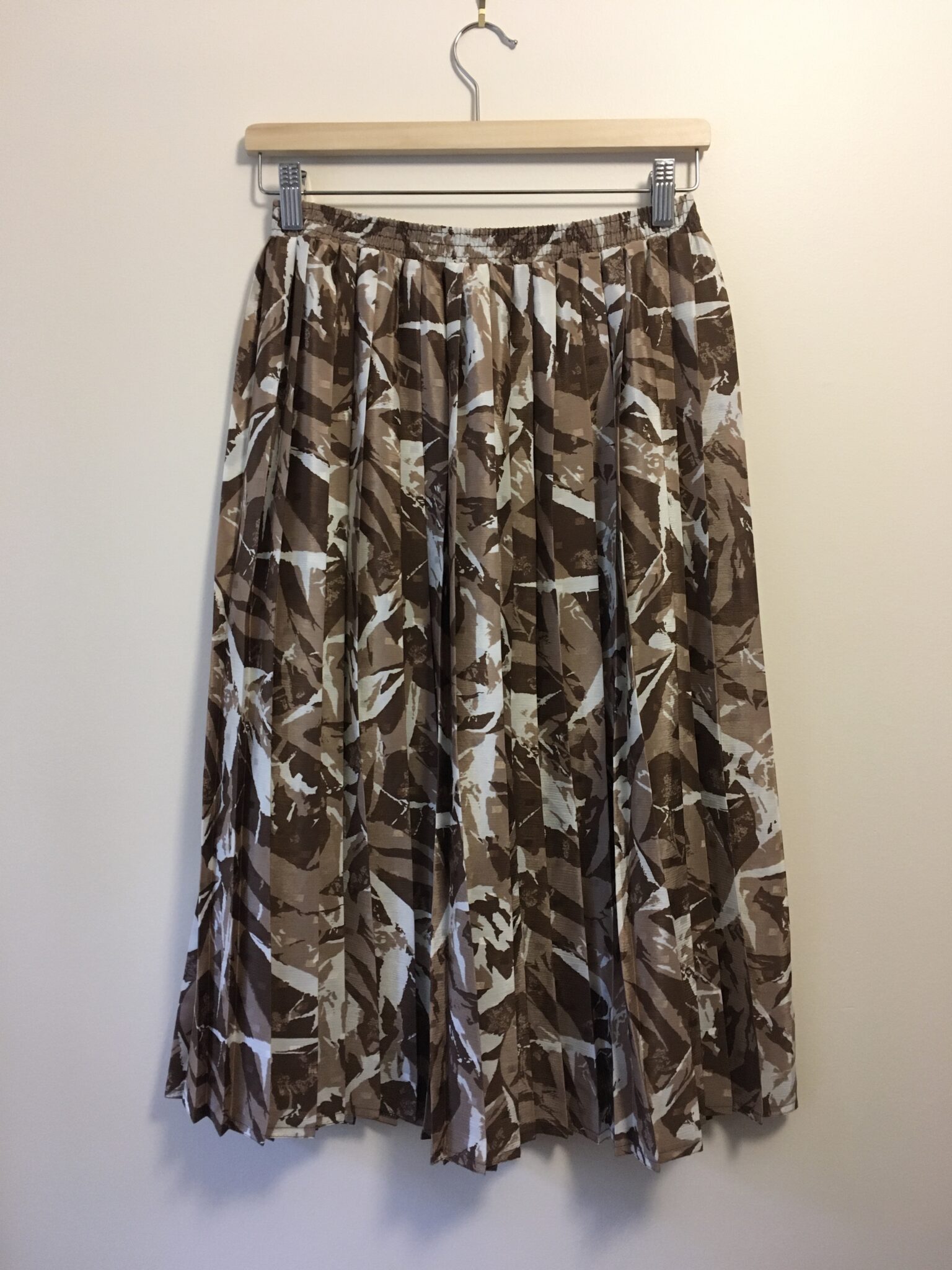 Featured image for Vintage printed pleated midi skirt