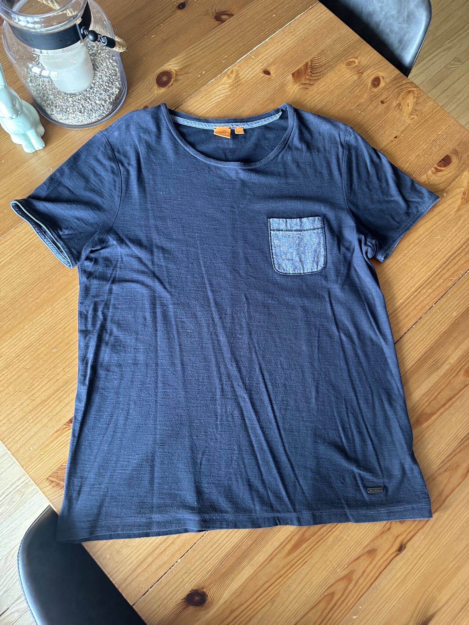 Featured image for Tshirt bleu marin avec poche