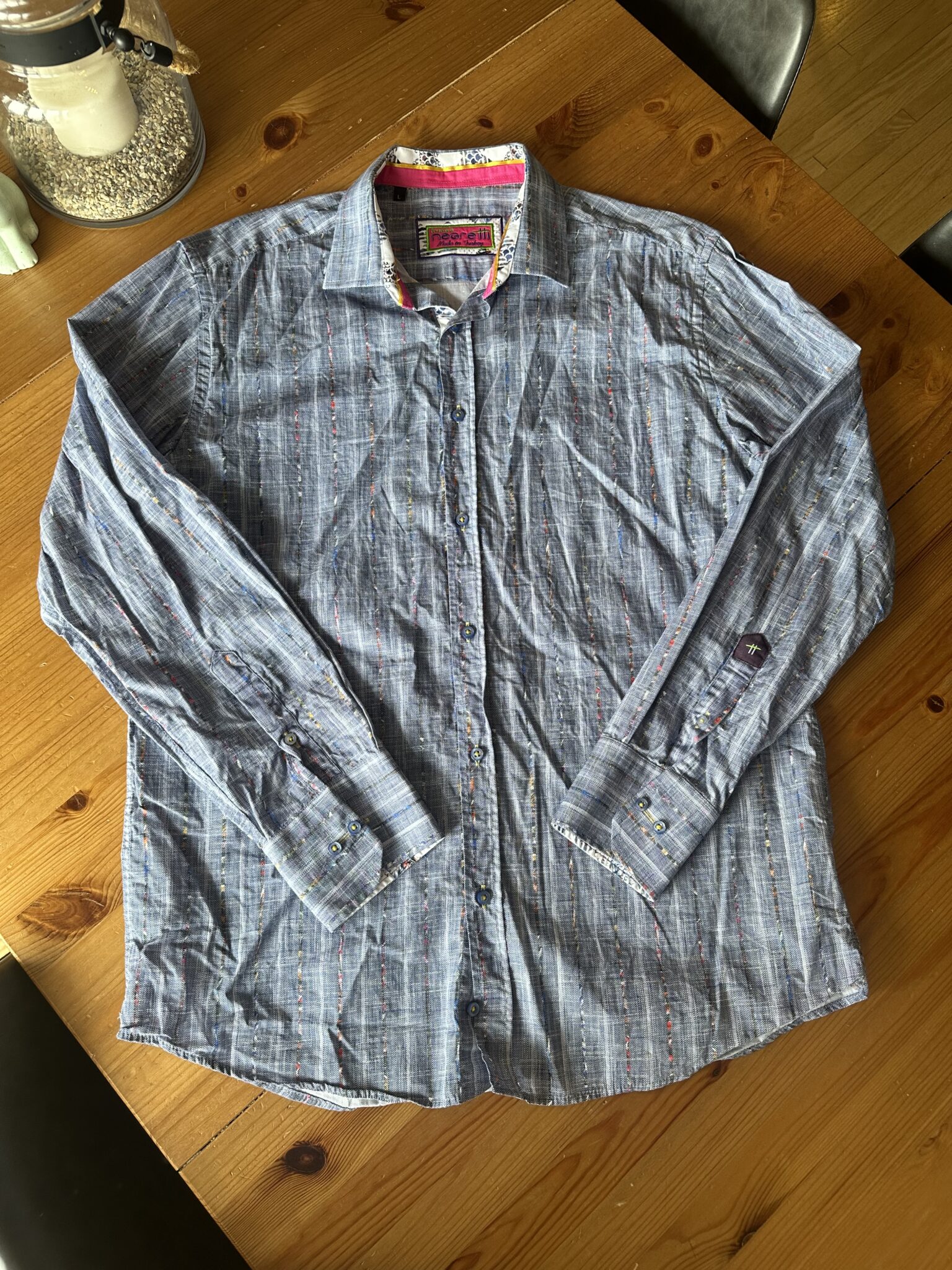 Featured image for Chemise bleu à motifs rose et blanc