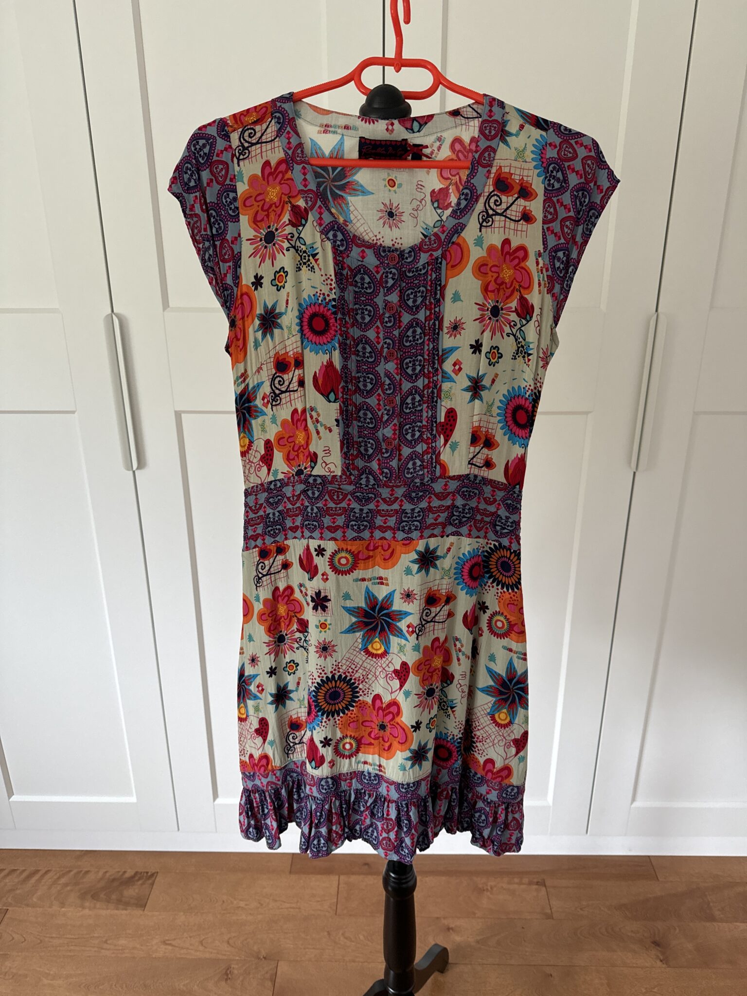 Featured image for Dress in sunny colours