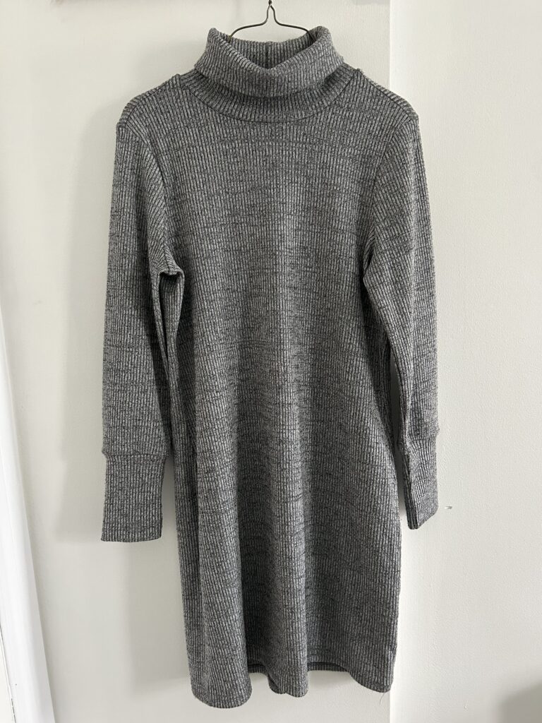 Featured image for Robe grise col roulé