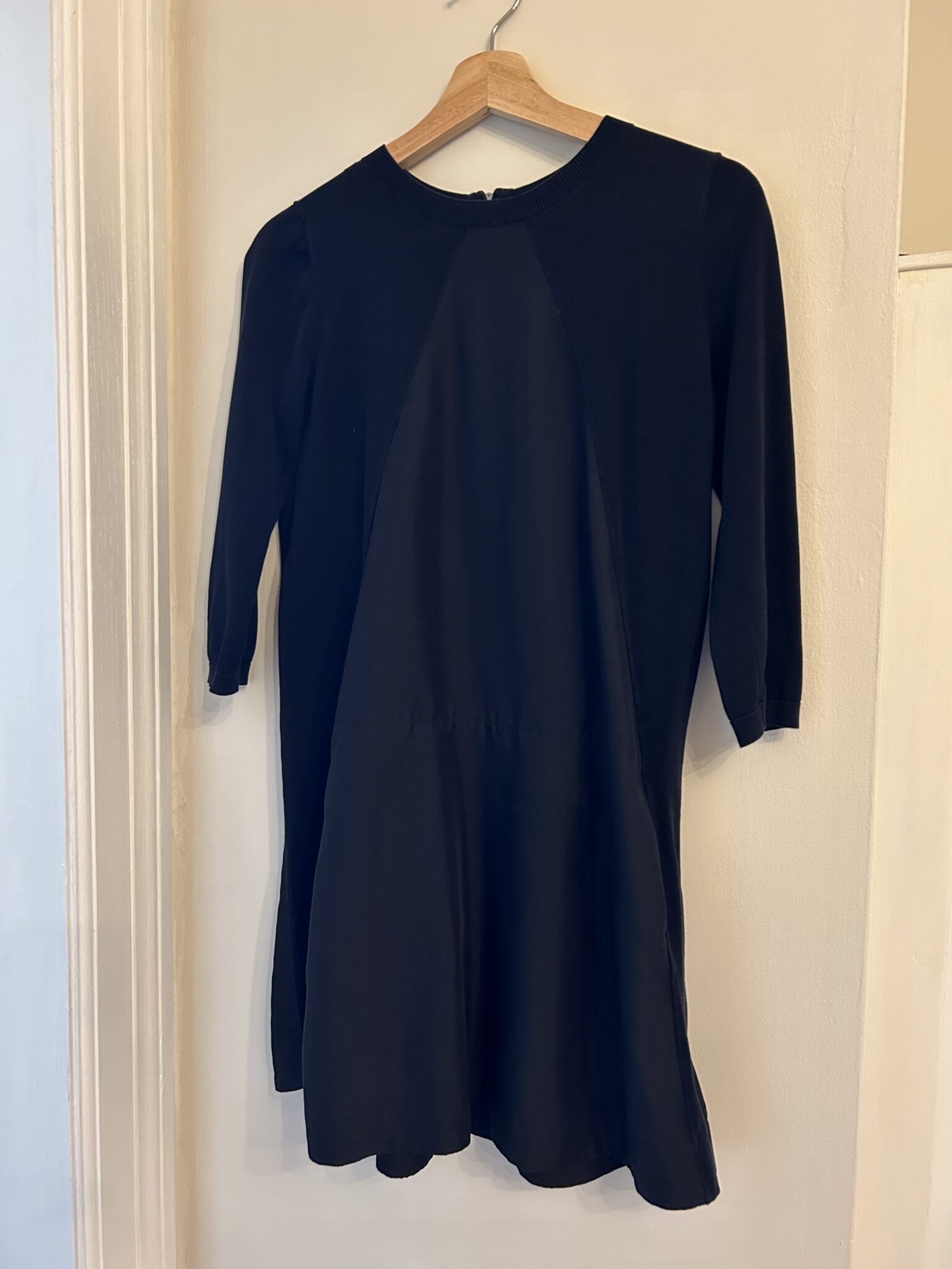 Featured image for Robe noire COS XS