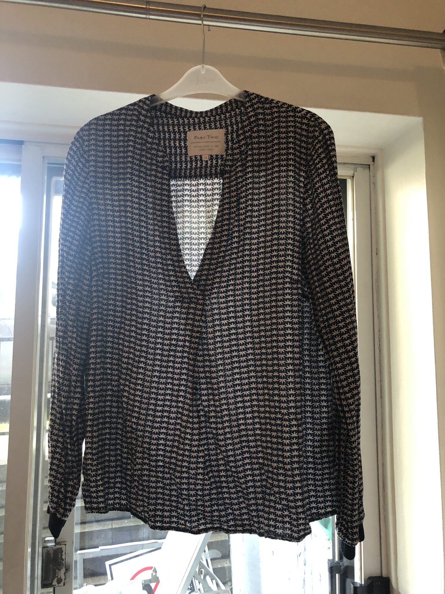 Featured image for Vente!! Part two small blouse marine minuit avec motif blanc et rosé