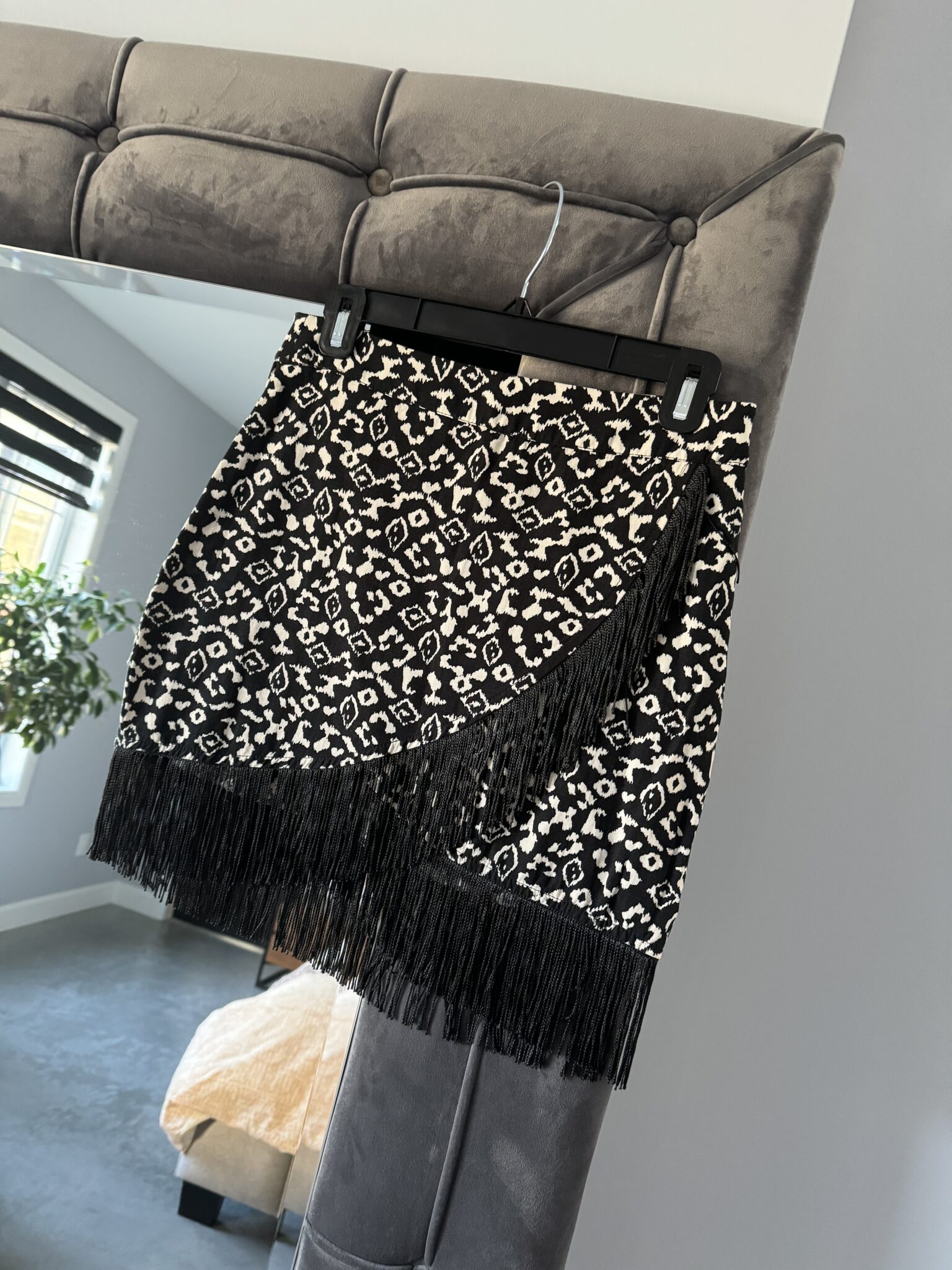 Featured image for Jupe portefeuille imprimé à franges - Zara