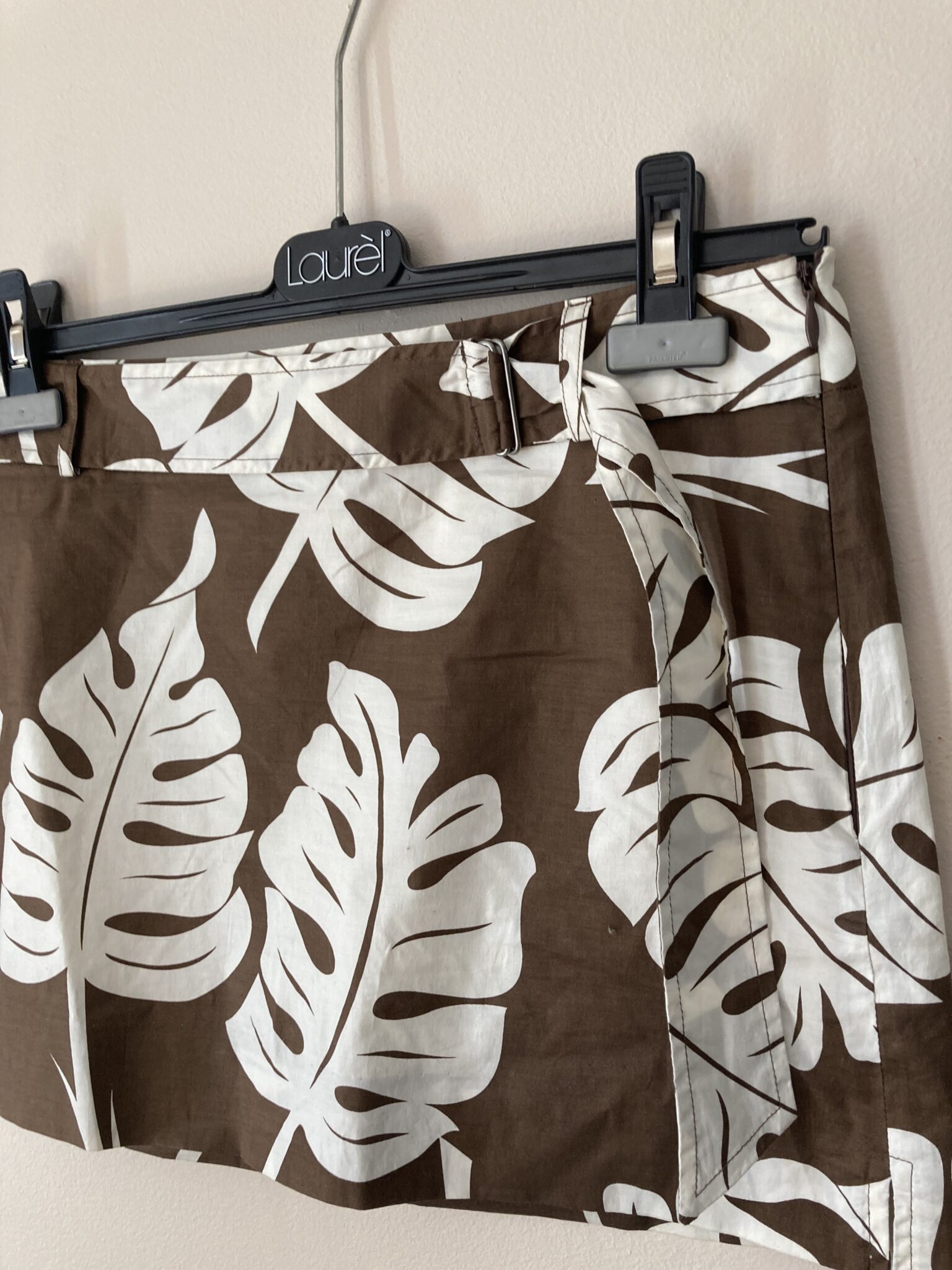 Image for Jupe courte BCBG taille 2