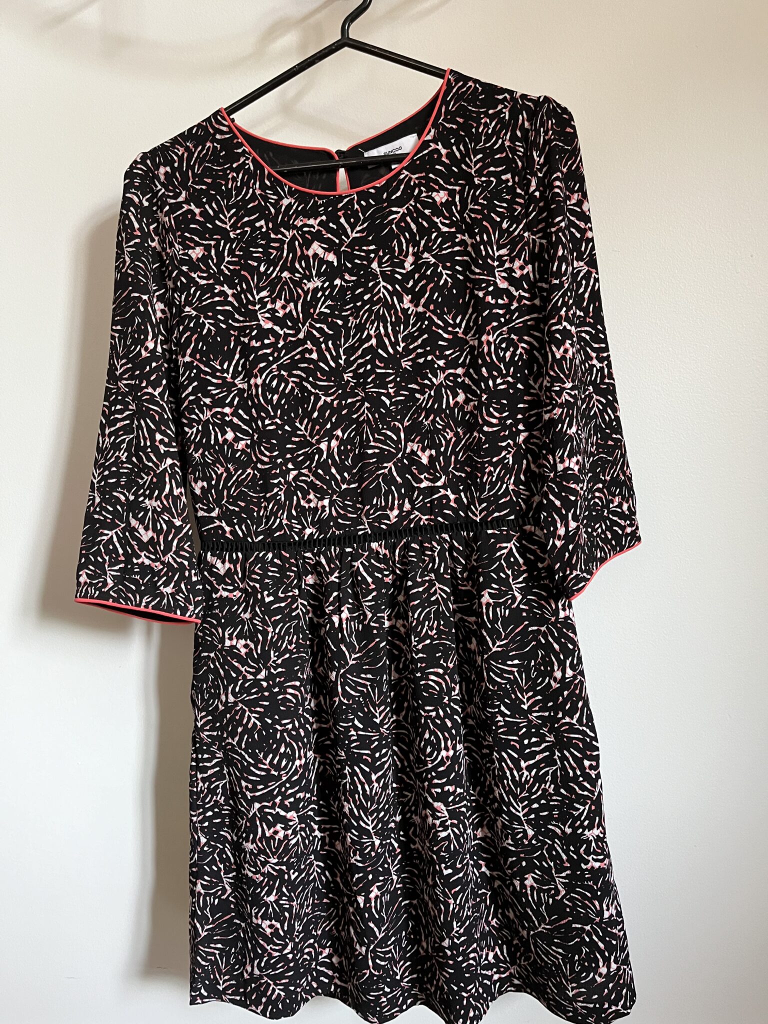 Featured image for Robe dos ouvert, légère marque Suncoo Paris