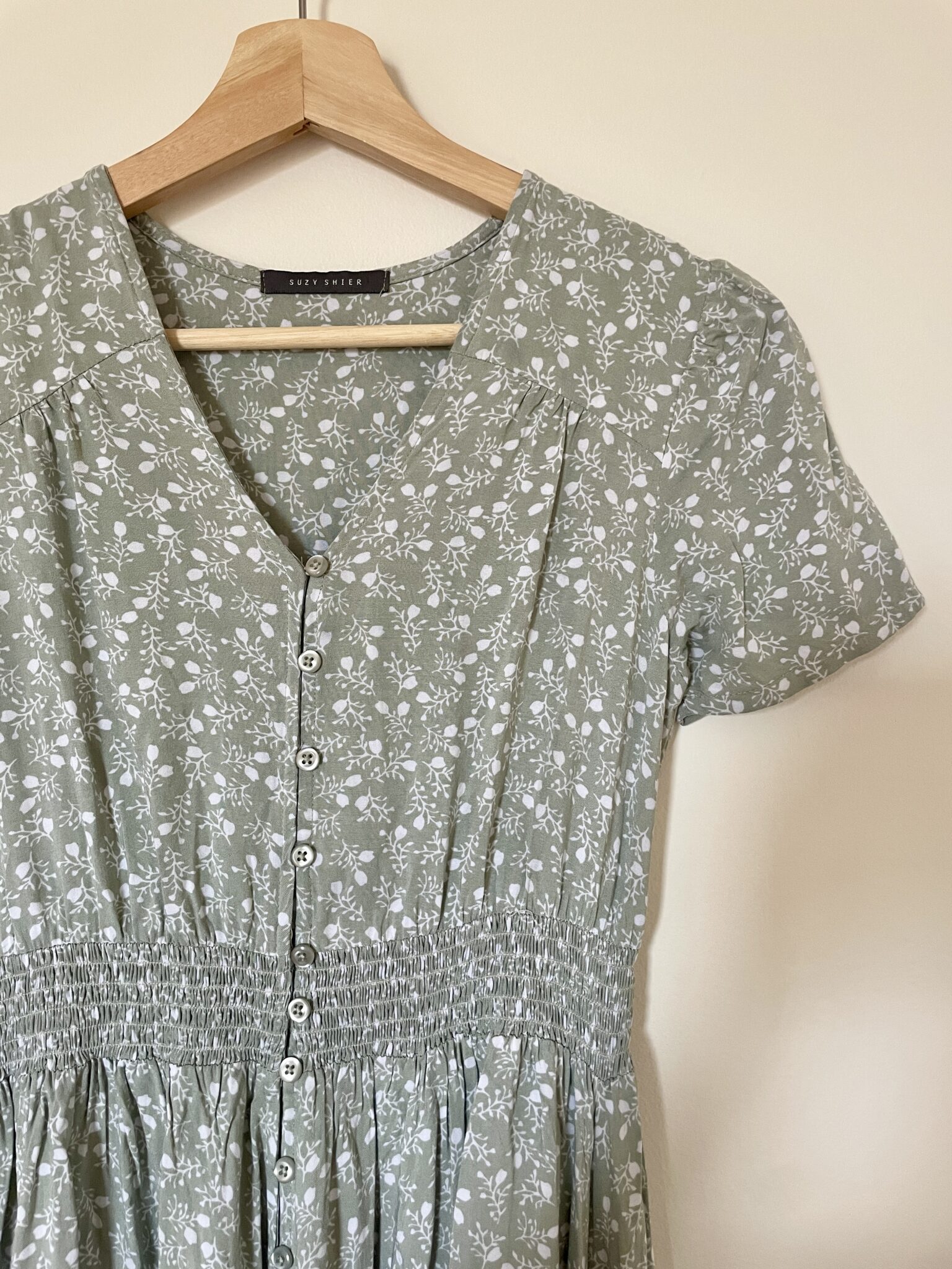 Featured image for Robe longue fleurie sauge