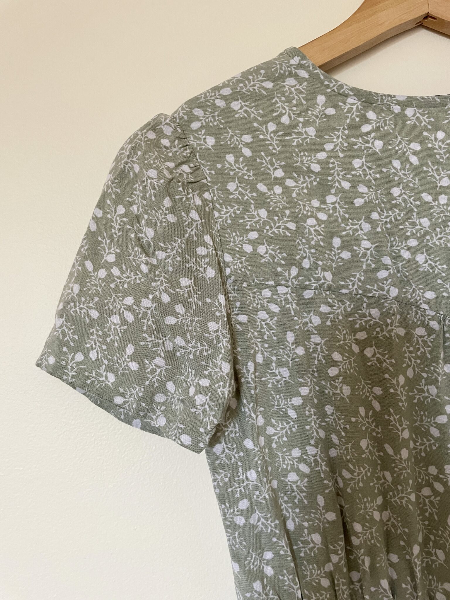 Image for Robe longue fleurie sauge