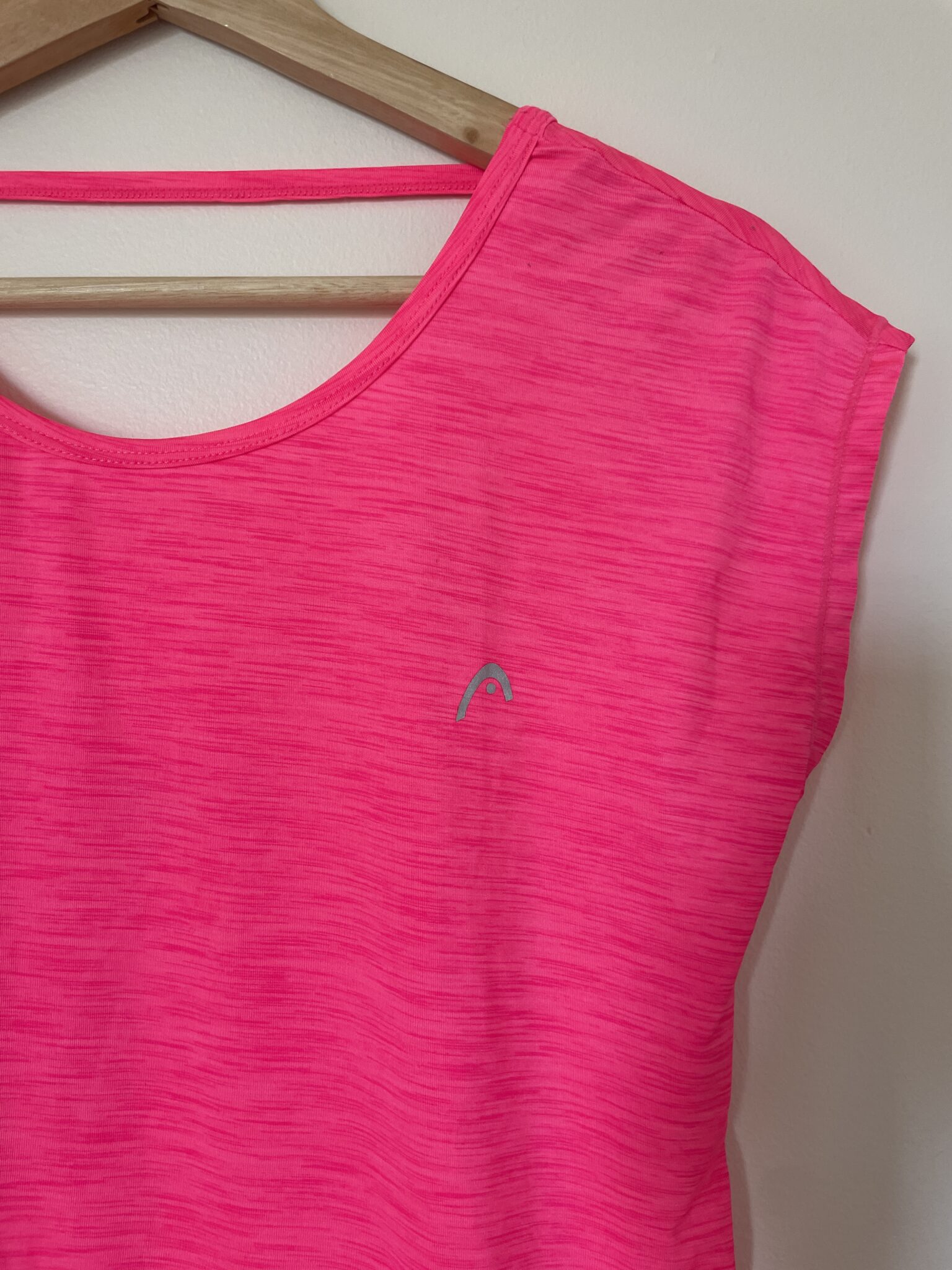 Featured image for Haut sport rose fluo