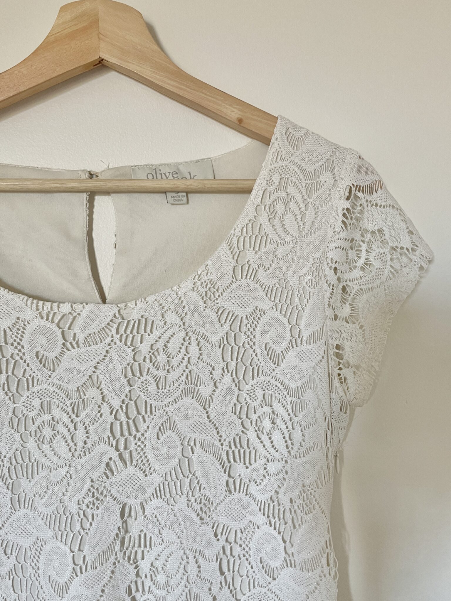 Image for Petite robe blanche en dentelle