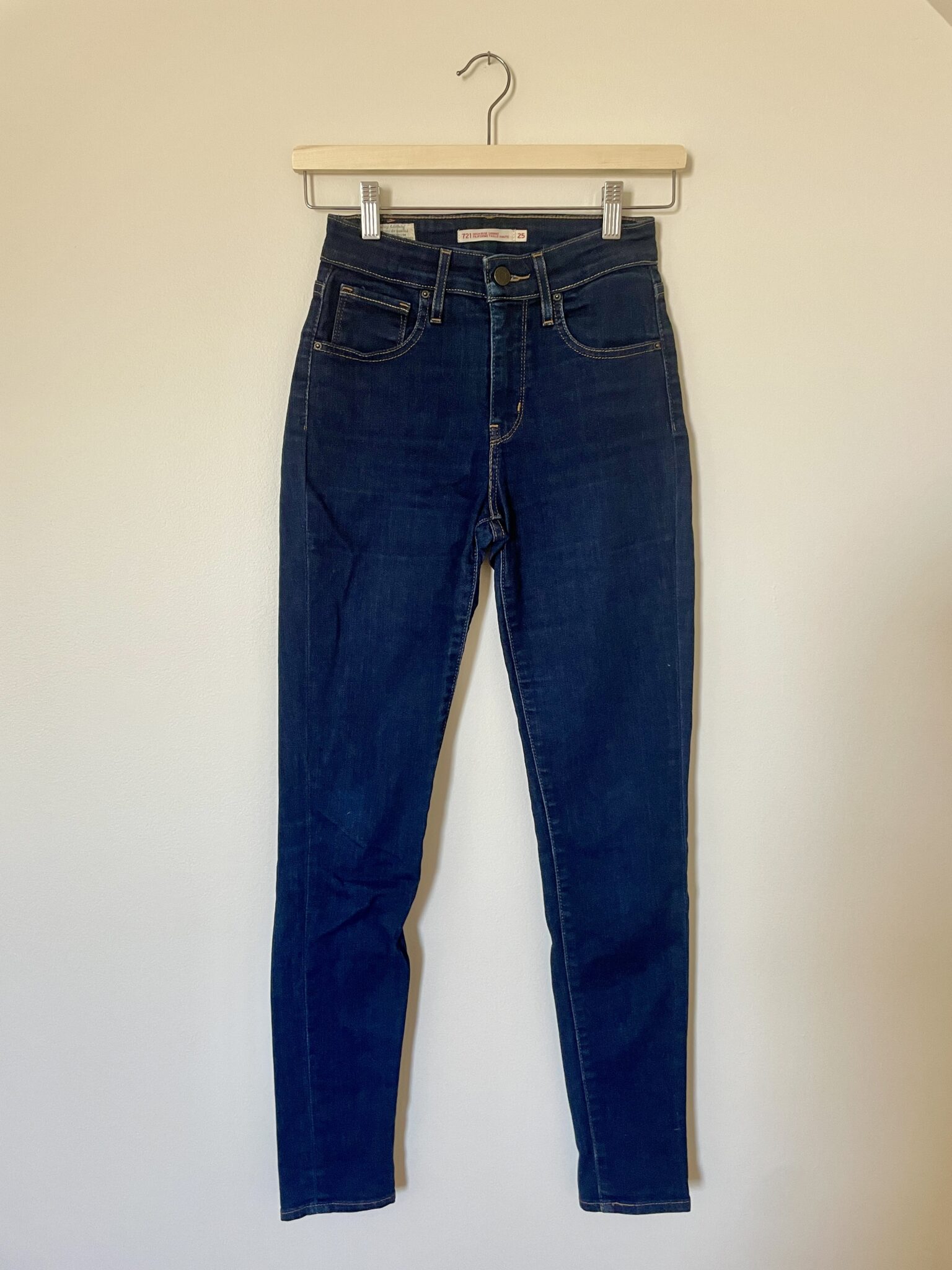 Featured image for Levi’s 721 bleu foncé