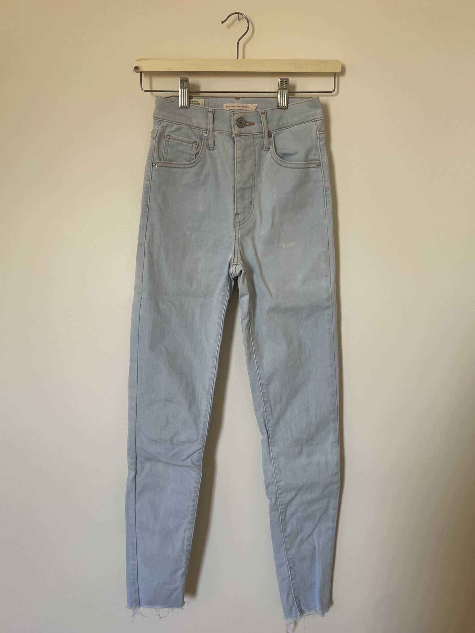 Featured image for Levi’s Mile High Super Skinny bleu pâle
