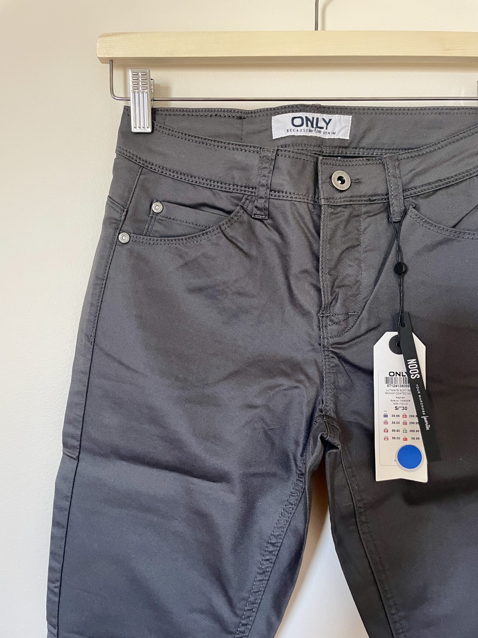Featured image for Pantalons skinny gris pâle