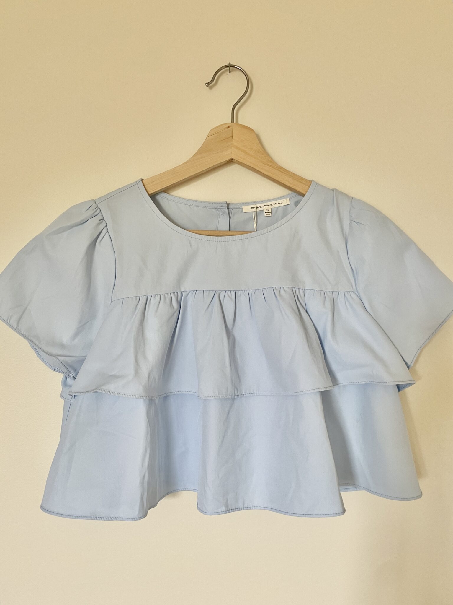 Featured image for Petit haut bleu clair