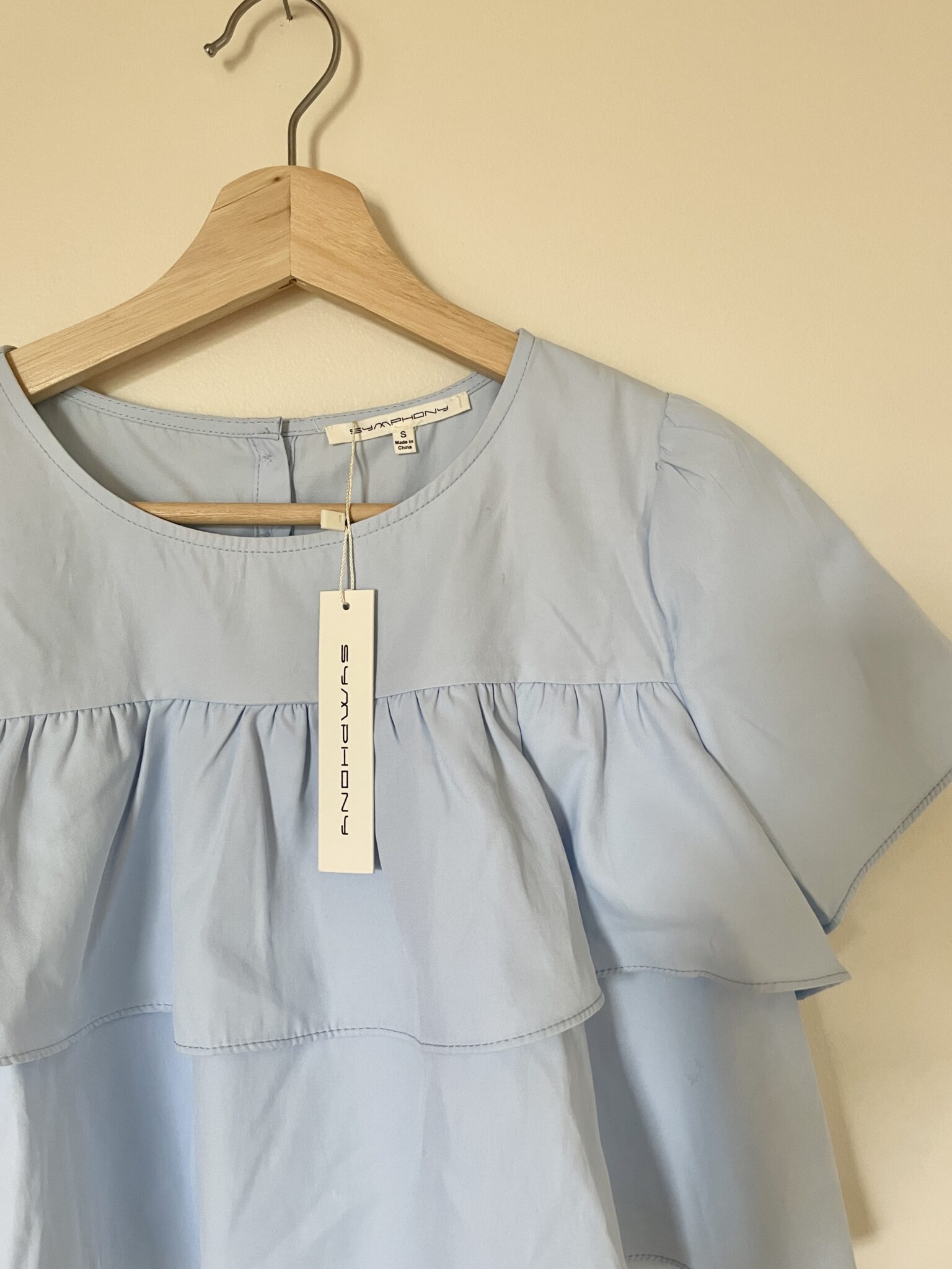 Image for Petit haut bleu clair