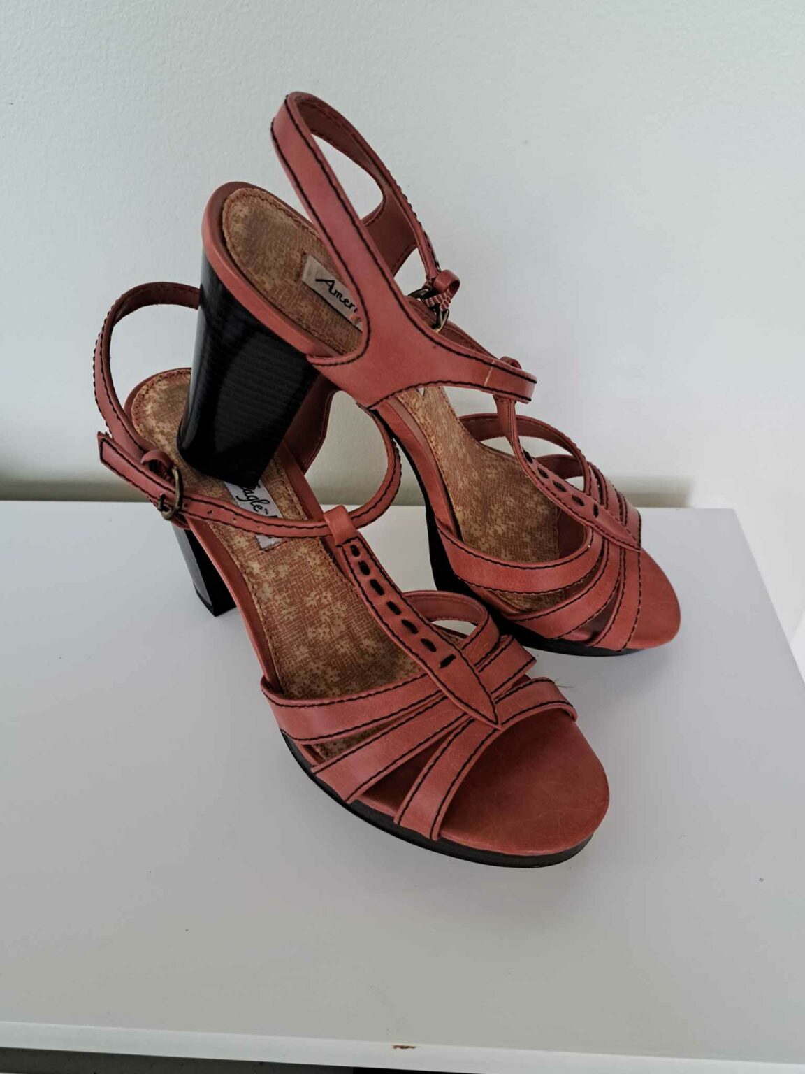 Featured image for Sandales couleur saumon/corail taille 9 - American Eagles Outfitters
