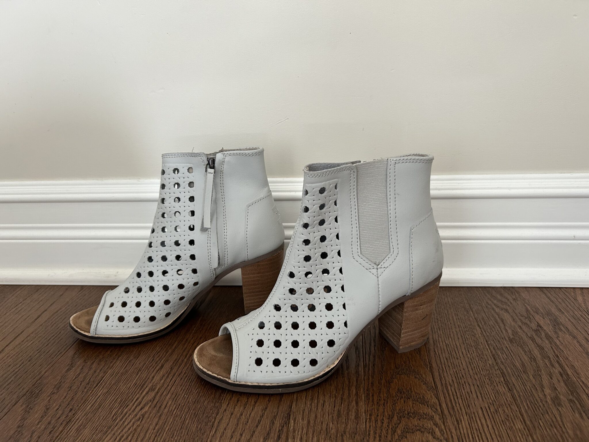 Featured image for Toms sandales/bottillons