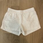 Featured thumbnail for Shorts blancs J. Crew