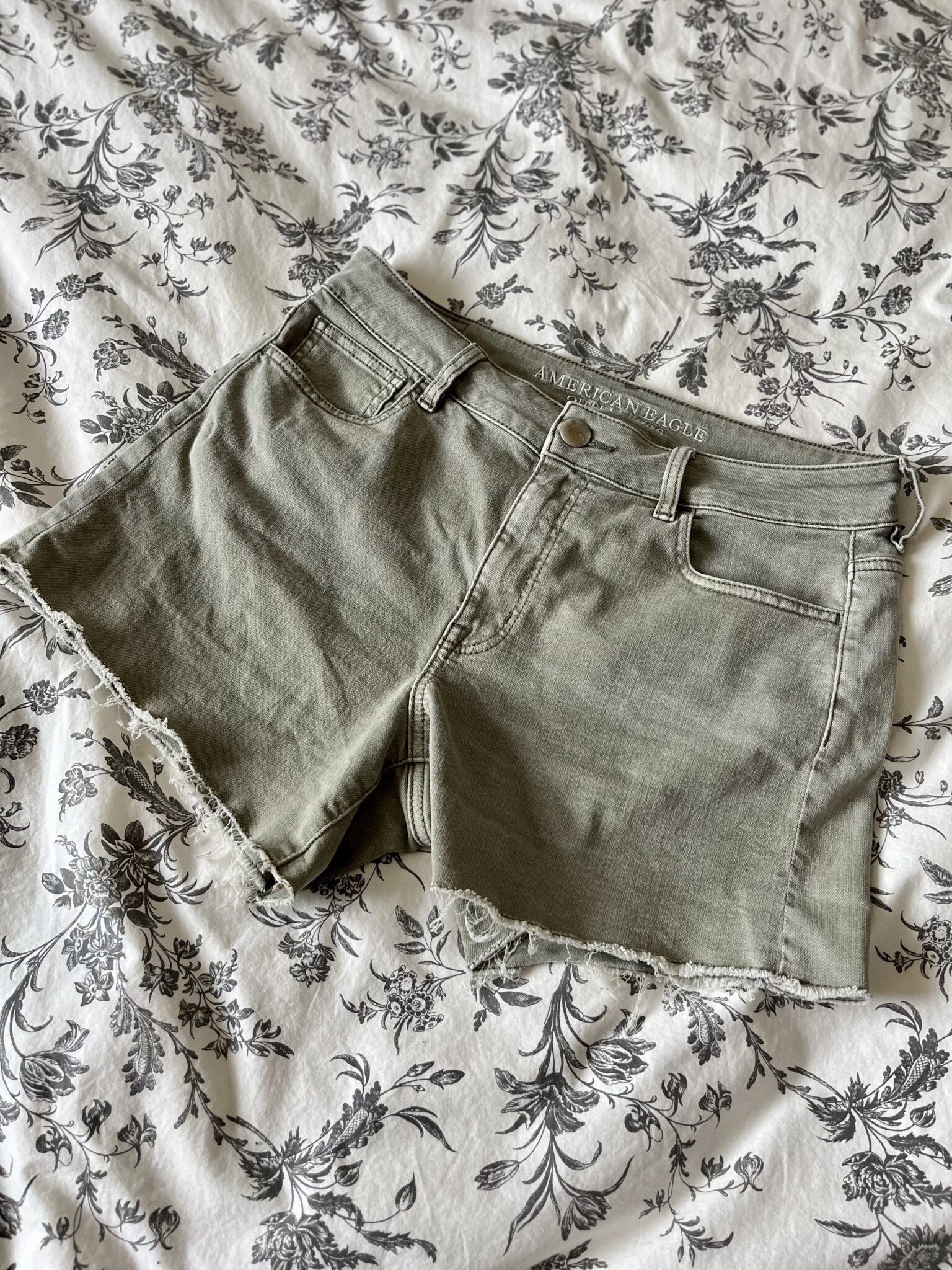 Featured image for Khaki denim shorts AMERICAN EAGLE (10)