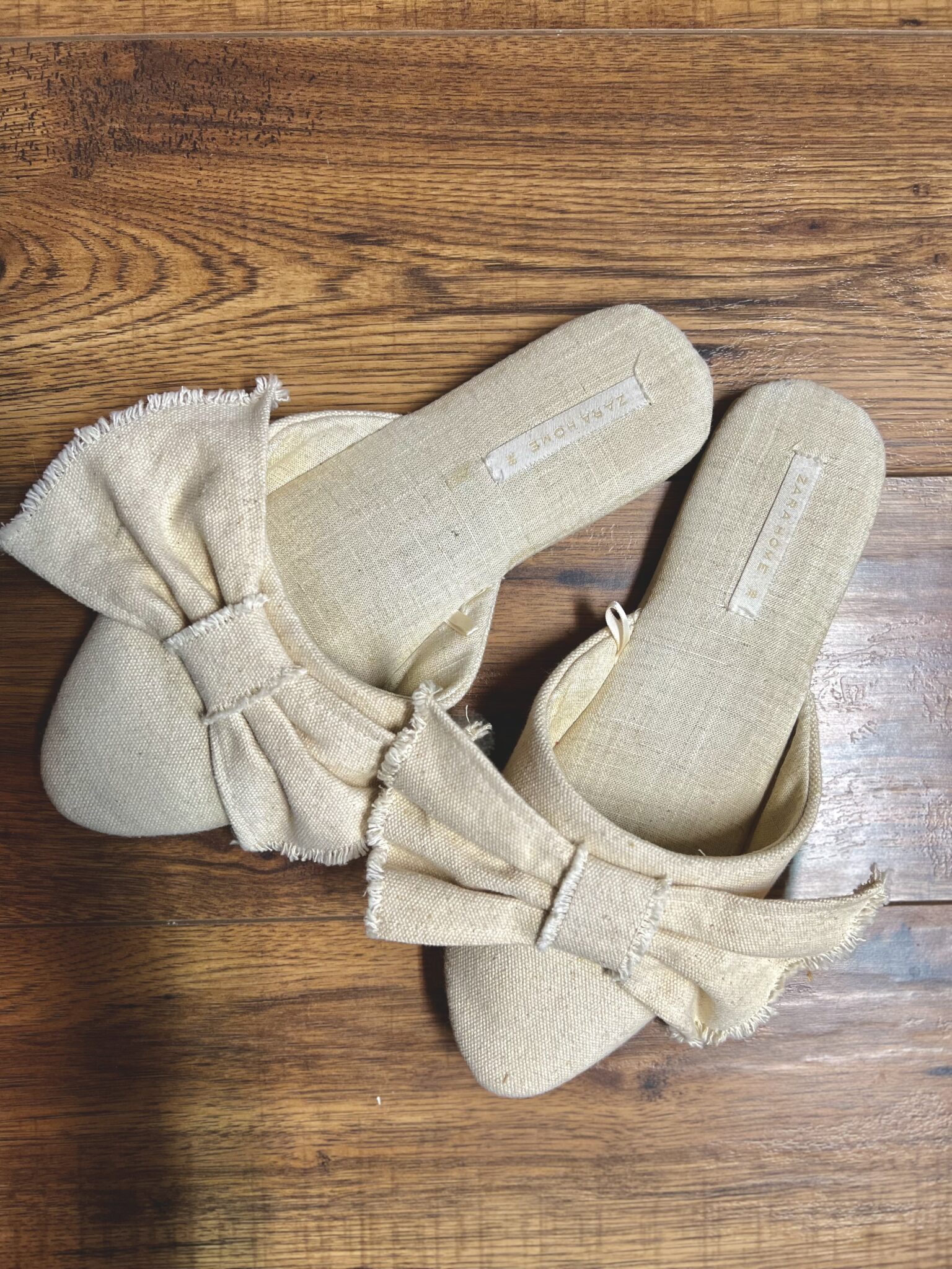 Image for Chaussons beiges à boucles Zara