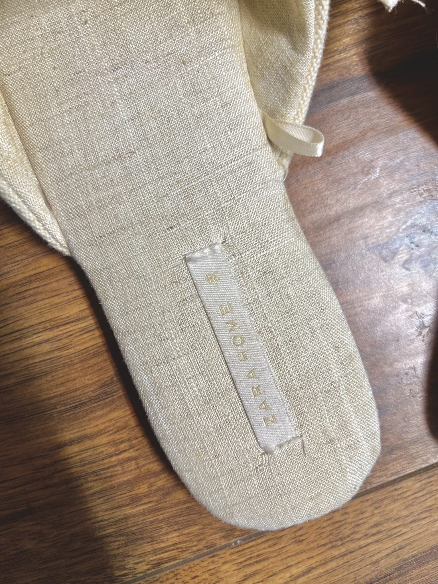 Image for Chaussons beiges à boucles Zara