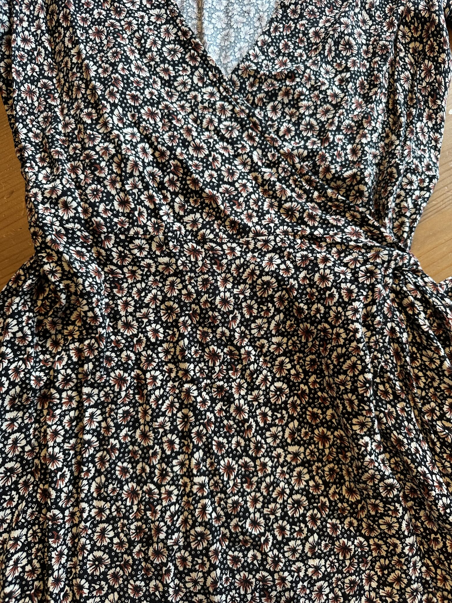 Image for Robe porte-feuille à fleurs