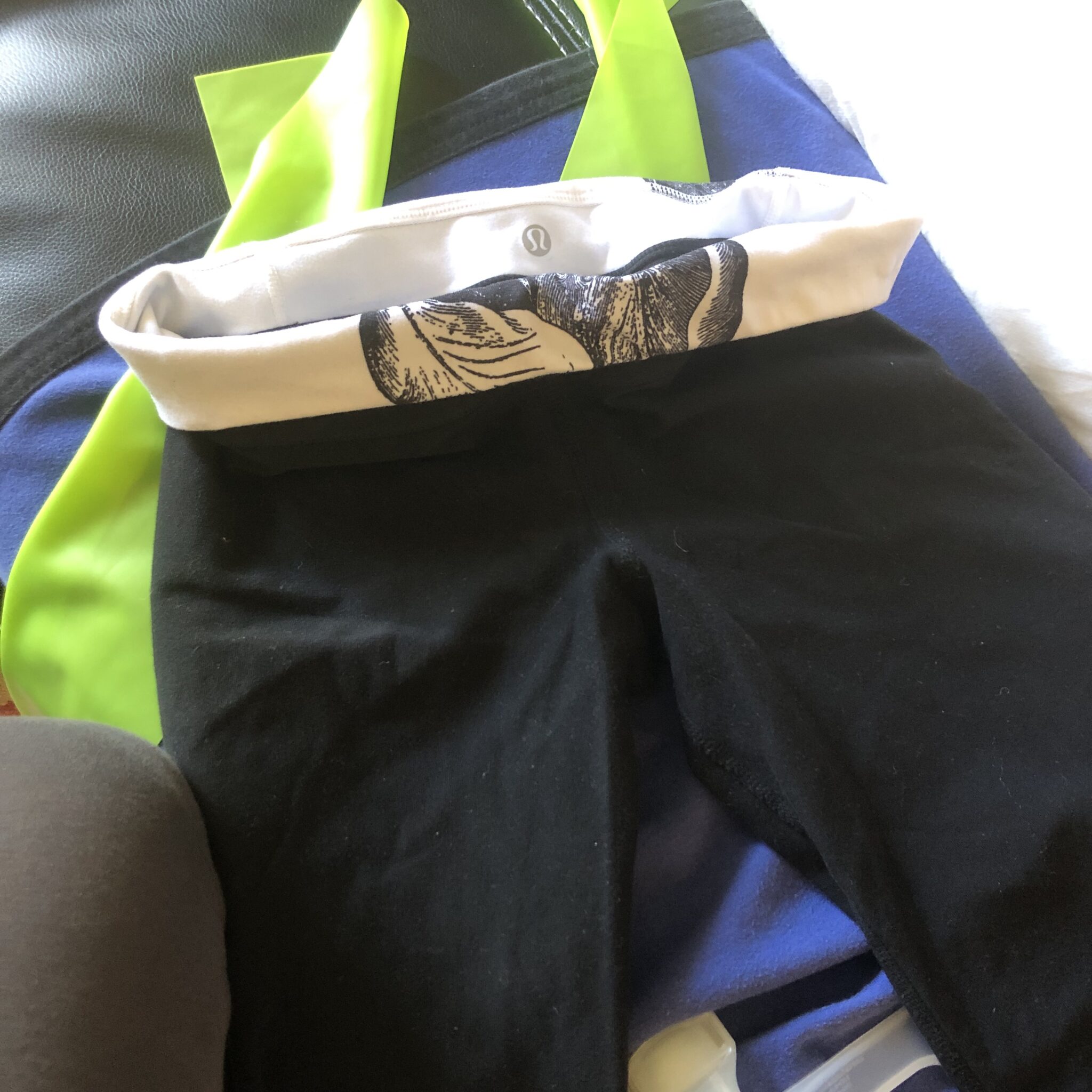 Image for Vente!! Lululemon Legging noir sport évasé épais fabriqué canada