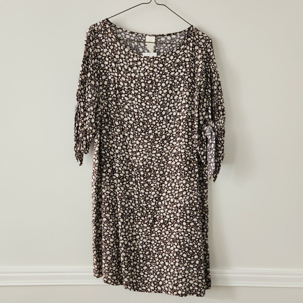 Featured image for Flowery dress with bow sleeves
