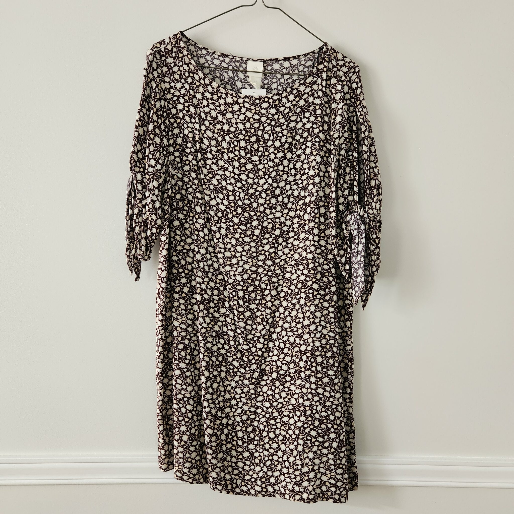 Featured image for Robe fleuries manches en boucles