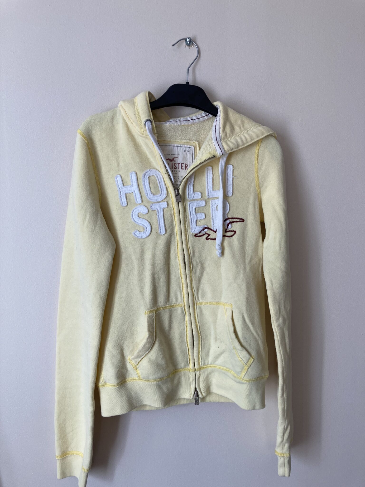 Featured image for Veste jaune Hollister Small