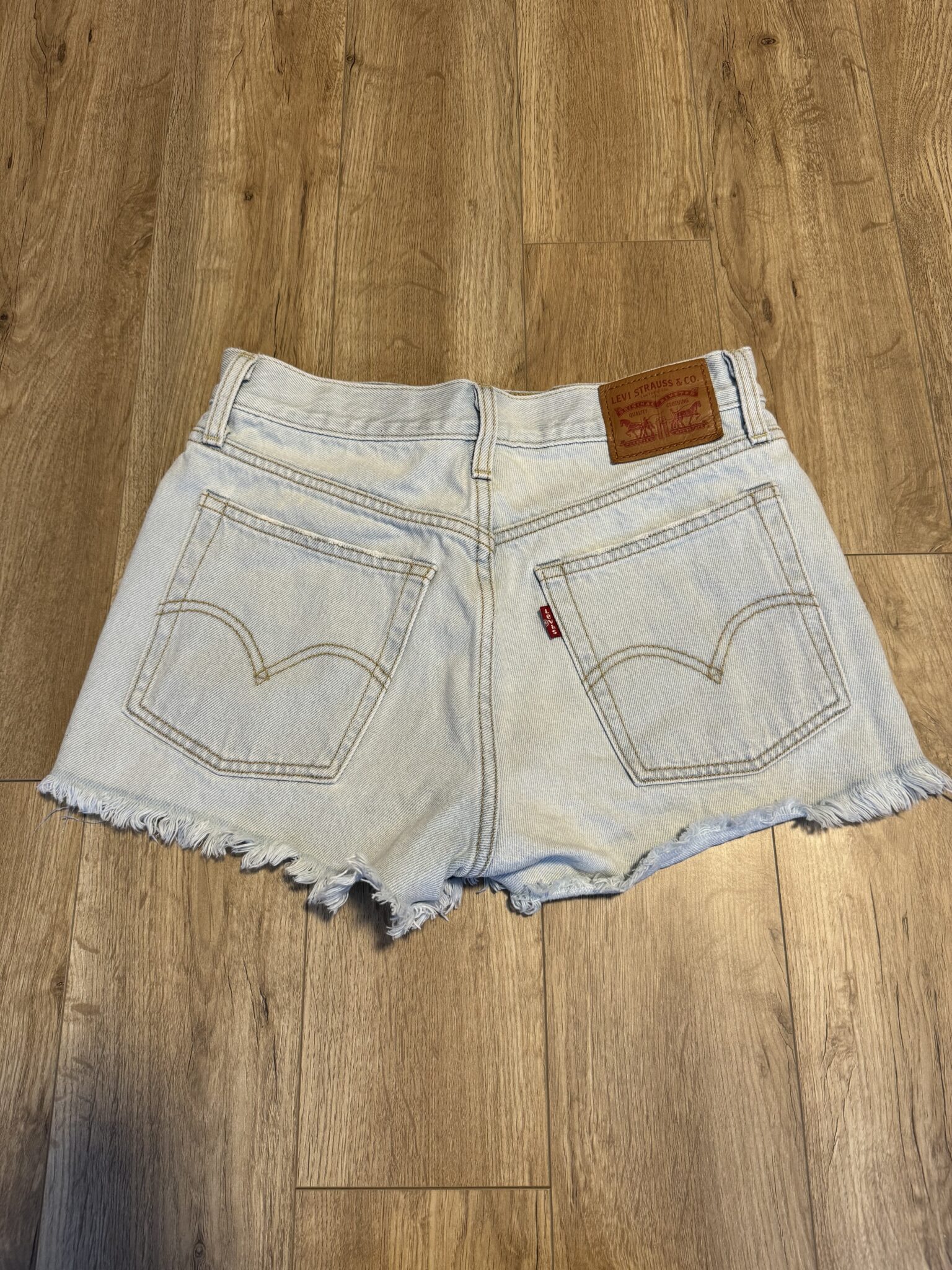 Image for 26 Levis denim shorts