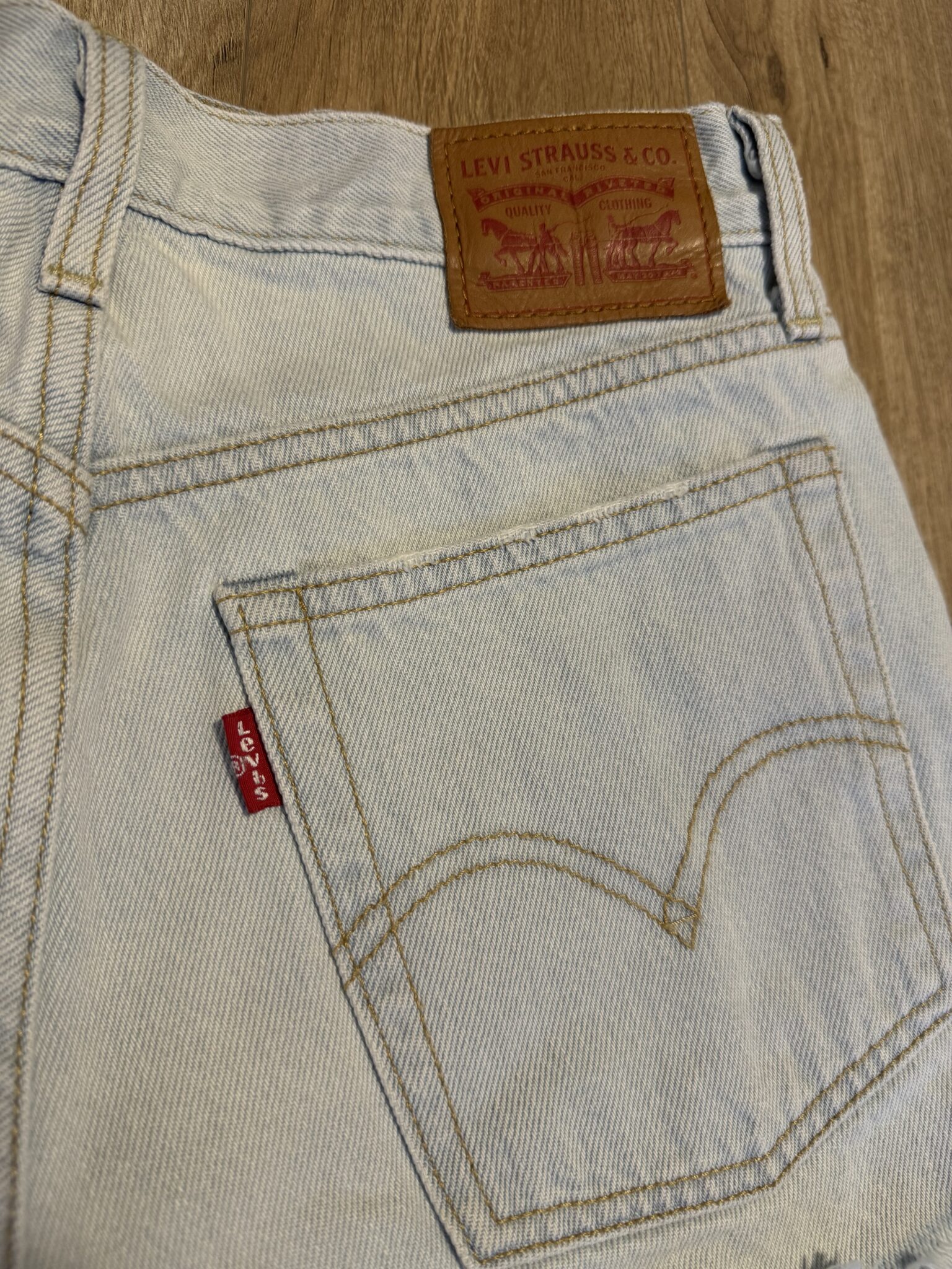 Image for 26 Levis denim shorts