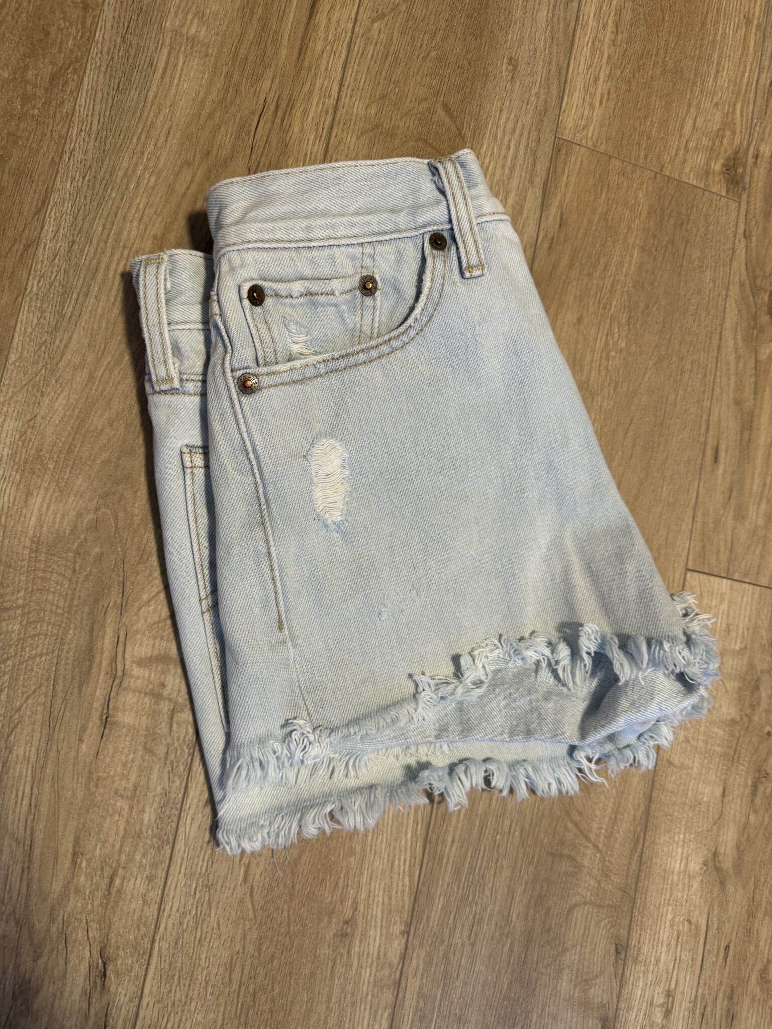 Image for 26 Levis denim shorts