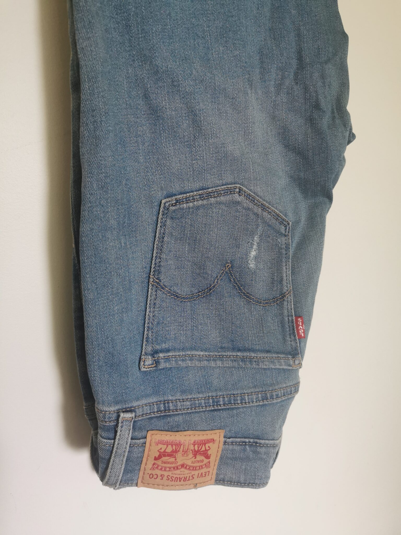 Image for Jeans Levi's 711, troué