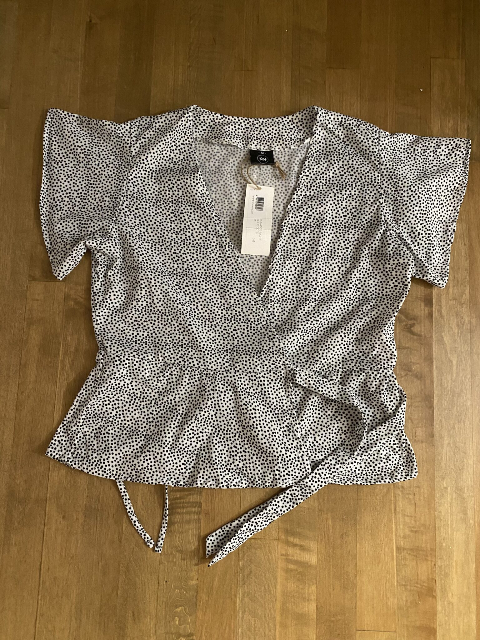 Featured image for Neuf, blouse cache-coeur Schwiing ( québécois)