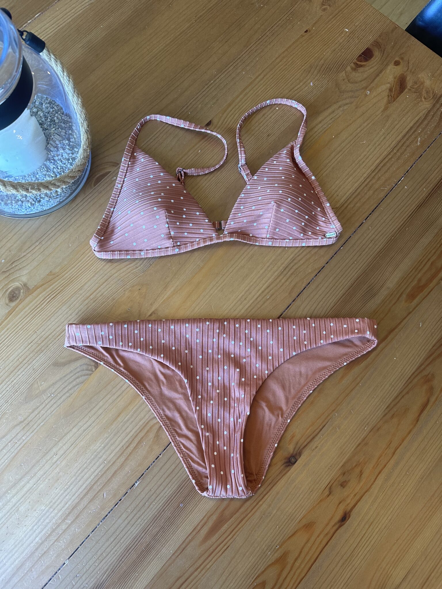 Featured image for Bikini orange brulé à pois blanc